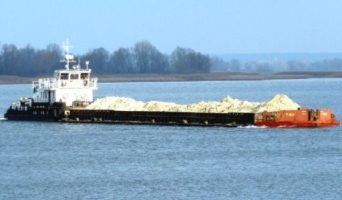 В Ульяновском районе затонула баржа