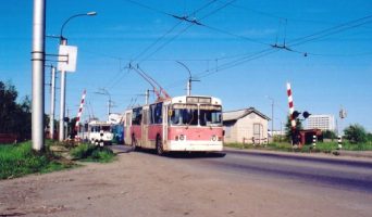 В Заволжском районе продолжают ремонтировать улицу Деева