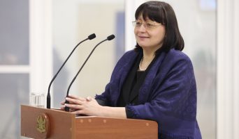 Марина Беспалова снова грозит увольнением