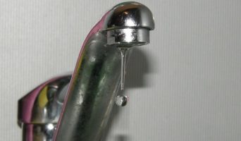 Горячую воду дали на 3 часа. Ночью