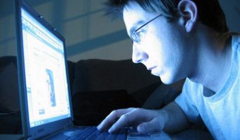 Вымогатели искали своих жертв через интернет