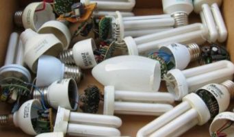 Суд обязал организовать прием люминесцентных ламп