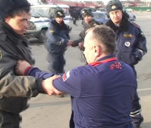 Пьяные нарушители оказывают сопротивление сотрудникам ГИБДД