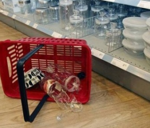 Что делать при случайном повреждении неоплаченного товара в магазине