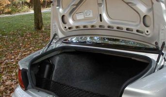 Избитого мужчину вывезли с места происшествия в багажнике автомашины