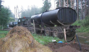 Нефтепродукты воруют прямо из трубопровода