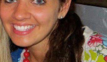 Учительница первых классов, 27-ми летняя Виктория Сото, погибла, спасая своих учеников