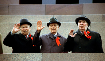 Путин подписал закон, позволяющий оставаться на госслужбе до 70 лет