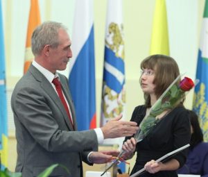 Губернатор Сергей Морозов вручил почётные награды лучшим муниципальным служащим Ульяновской области