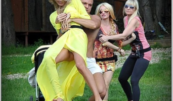 Драка Элины Карякиной и Жени Феофилактовой: видео