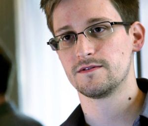 Сноуден попросил политическое убежище в России