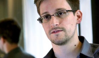 Сноуден попросил политическое убежище в России