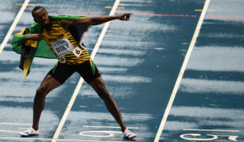 Усэйн Болт стал чемпионом мира в беге на 100 метров