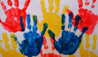 Усыновлять детей из России могут только граждане Франции и Италии