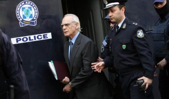 Экс-министр обороны Греции приговорен к 20 годам тюрьмы за взятки