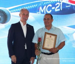Губернатор Сергей Морозов наградил лучших авиастроителей